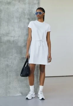 Napapijri LOJA - Freizeitkleid - Bright White -Napapijri 6eea0a41a4fb4177a559d81a26eb6034