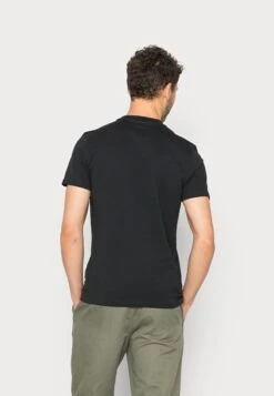 Napapijri ICE - T-Shirt Basic - Black 10 Napapijri ICE - T-Shirt Basic - Black -Napapijri 8e2d3b42cd694dbaaebd99f19a5160e7