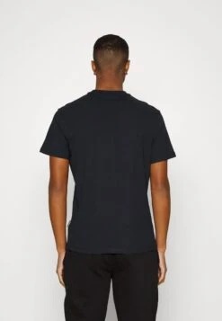 Napapijri RACING - T-Shirt Print - Black -Napapijri 9d91582e67c543b7bb035c917066acf8