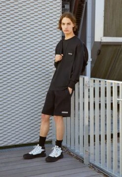 Napapijri BOX - Shorts - Black